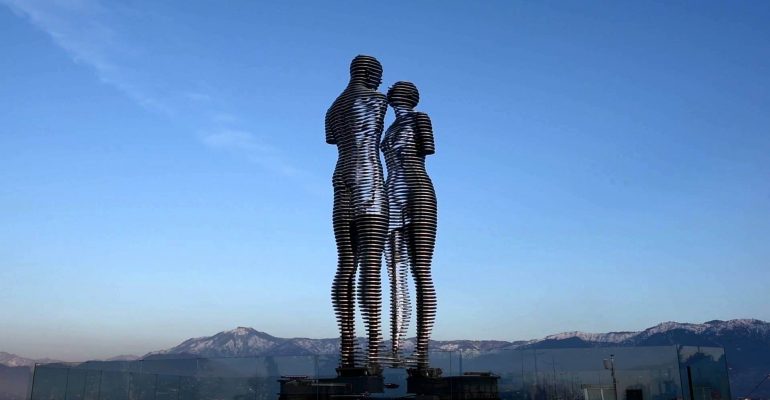 مجسمه عشق در گرجستان